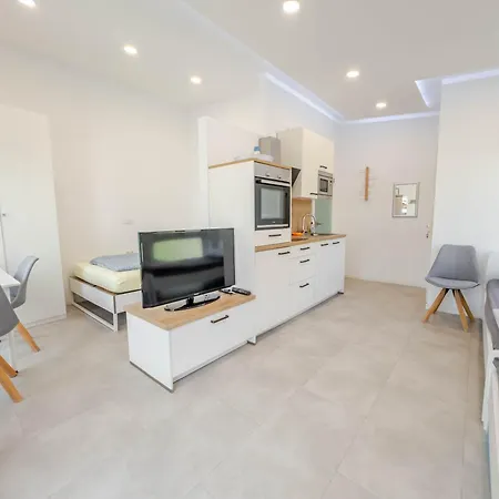 Апартаменты Neubau Mit Terrasse Im Eg